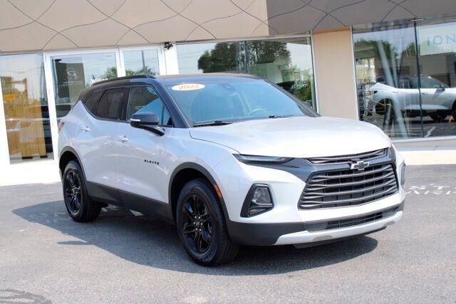 2022 Chevrolet Blazer LT — photo 1 of 26