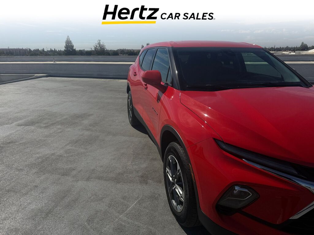 2025 Chevrolet Blazer LT — photo 1 of 11