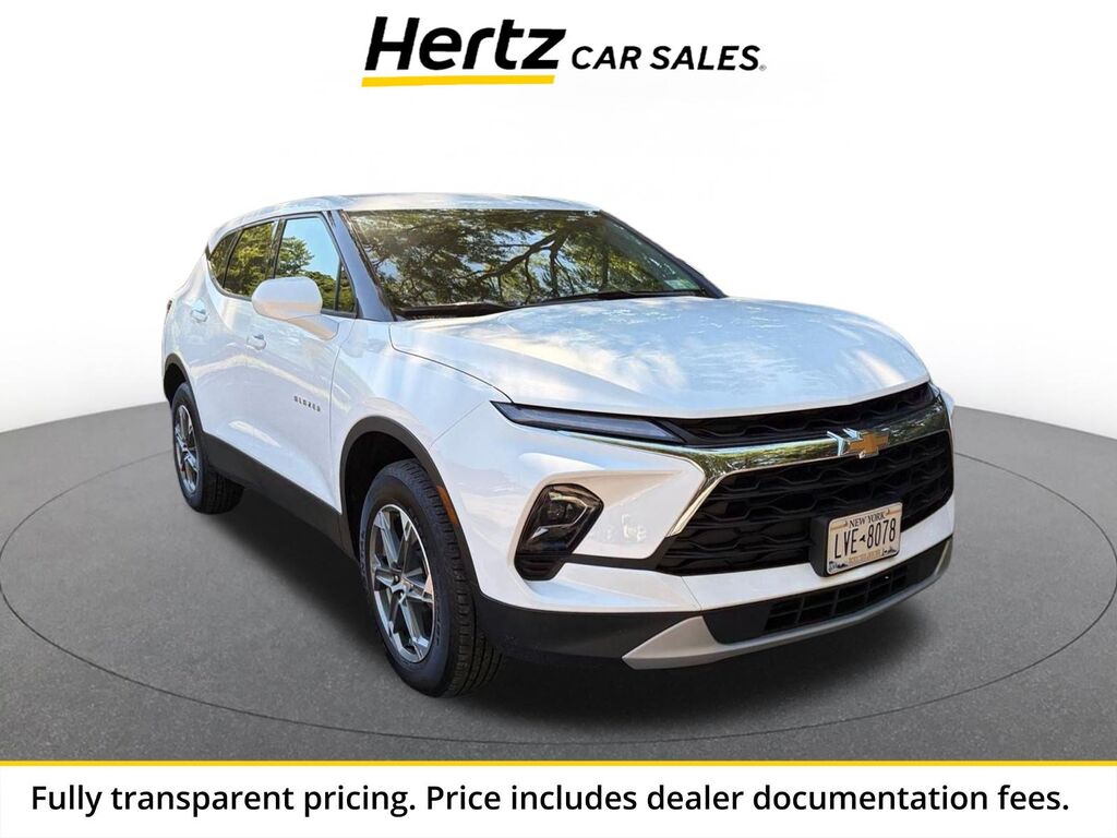 2025 Chevrolet Blazer LT — photo 1 of 13