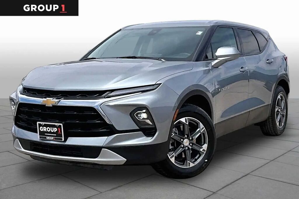 2025 Chevrolet Blazer LT — photo 1 of 25