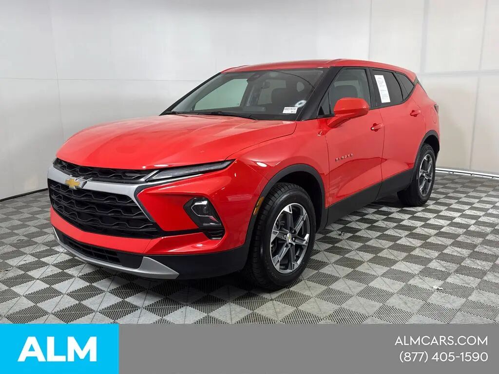 2025 Chevrolet Blazer LT — photo 1 of 10