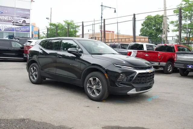 2025 Chevrolet Blazer LT — photo 1 of 13