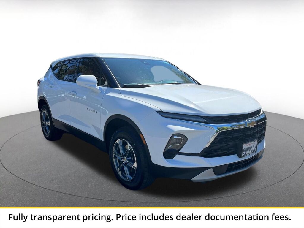 2025 Chevrolet Blazer LT — photo 1 of 13