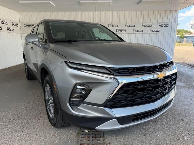 2025 Chevrolet Blazer LT — photo 1 of 13