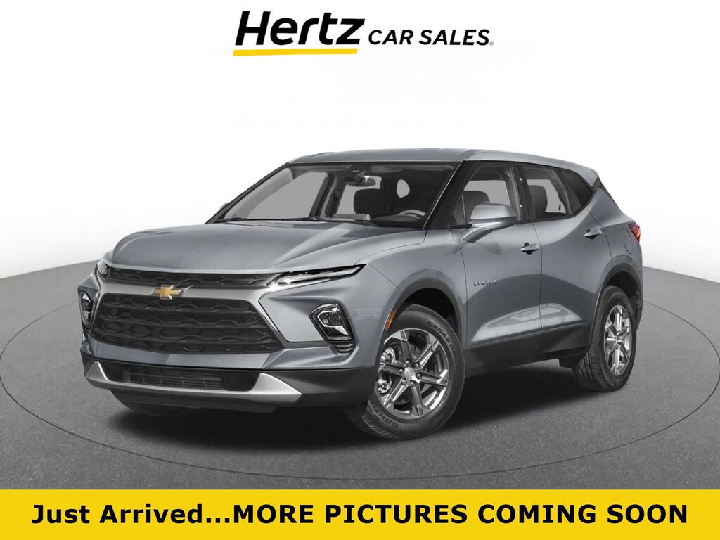 2025 Chevrolet Blazer LT — photo 1 of 17