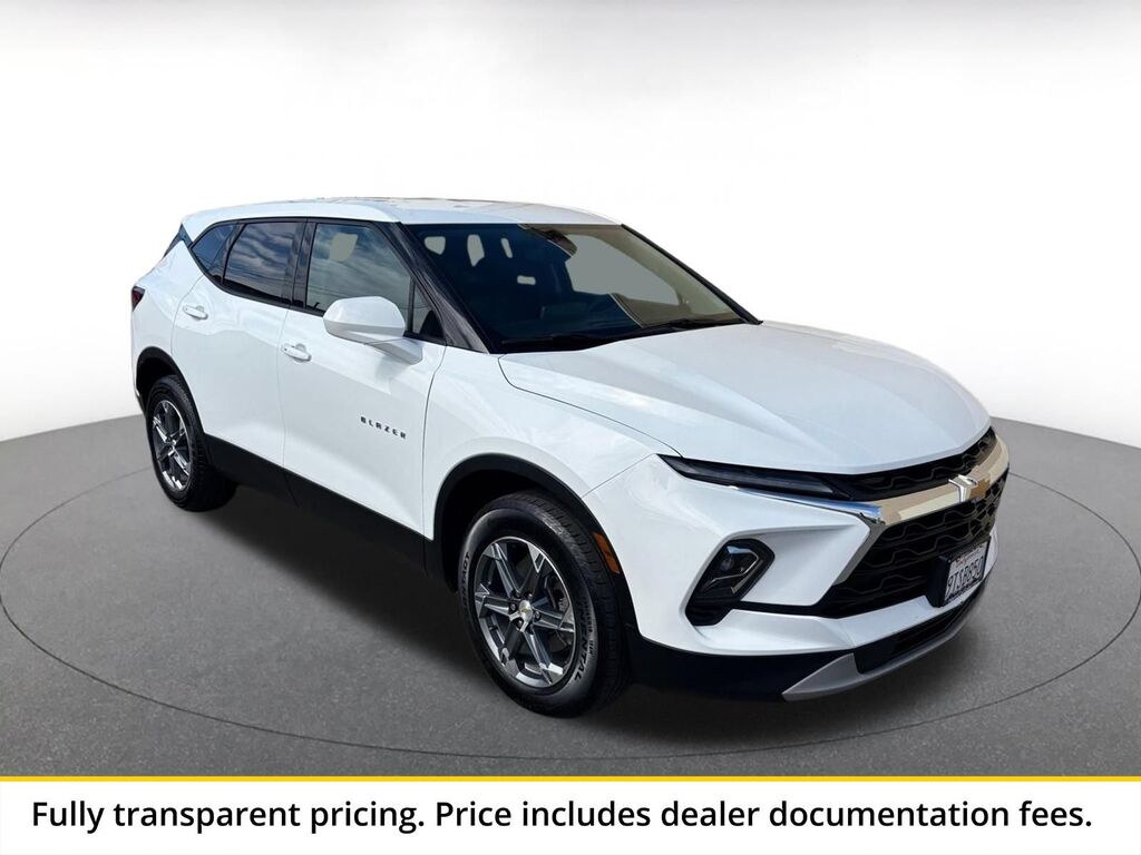 2025 Chevrolet Blazer LT — photo 1 of 13