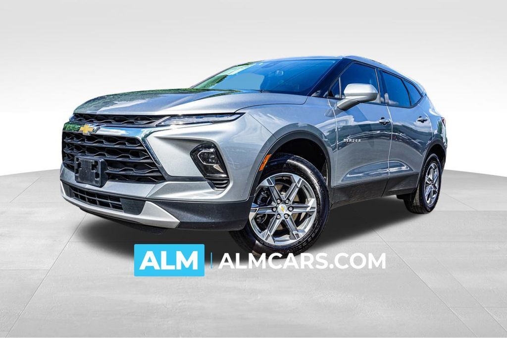 2025 Chevrolet Blazer LT — photo 1 of 16