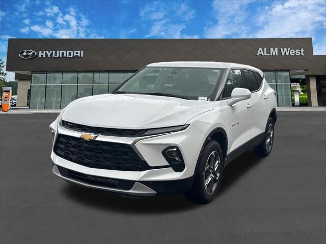 2025 Chevrolet Blazer LT — photo 1 of 2