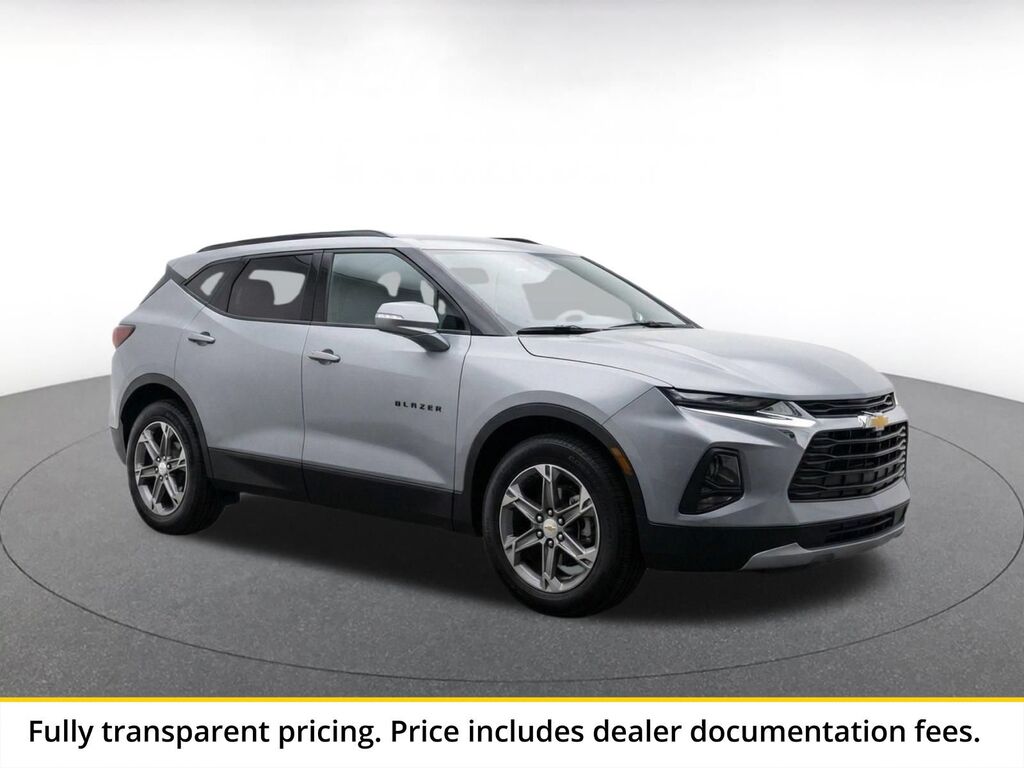 2025 Chevrolet Blazer LT — photo 1 of 10