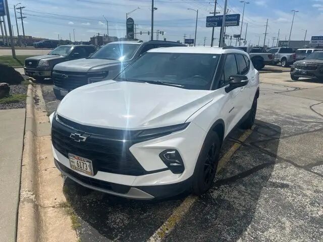 2025 Chevrolet Blazer LT — photo 1 of 9