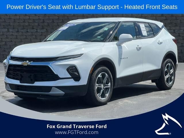 2025 Chevrolet Blazer LT — photo 1 of 13