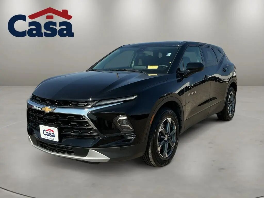 2025 Chevrolet Blazer LT — photo 1 of 13