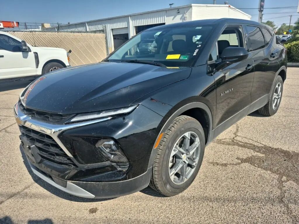 2025 Chevrolet Blazer LT — photo 1 of 49