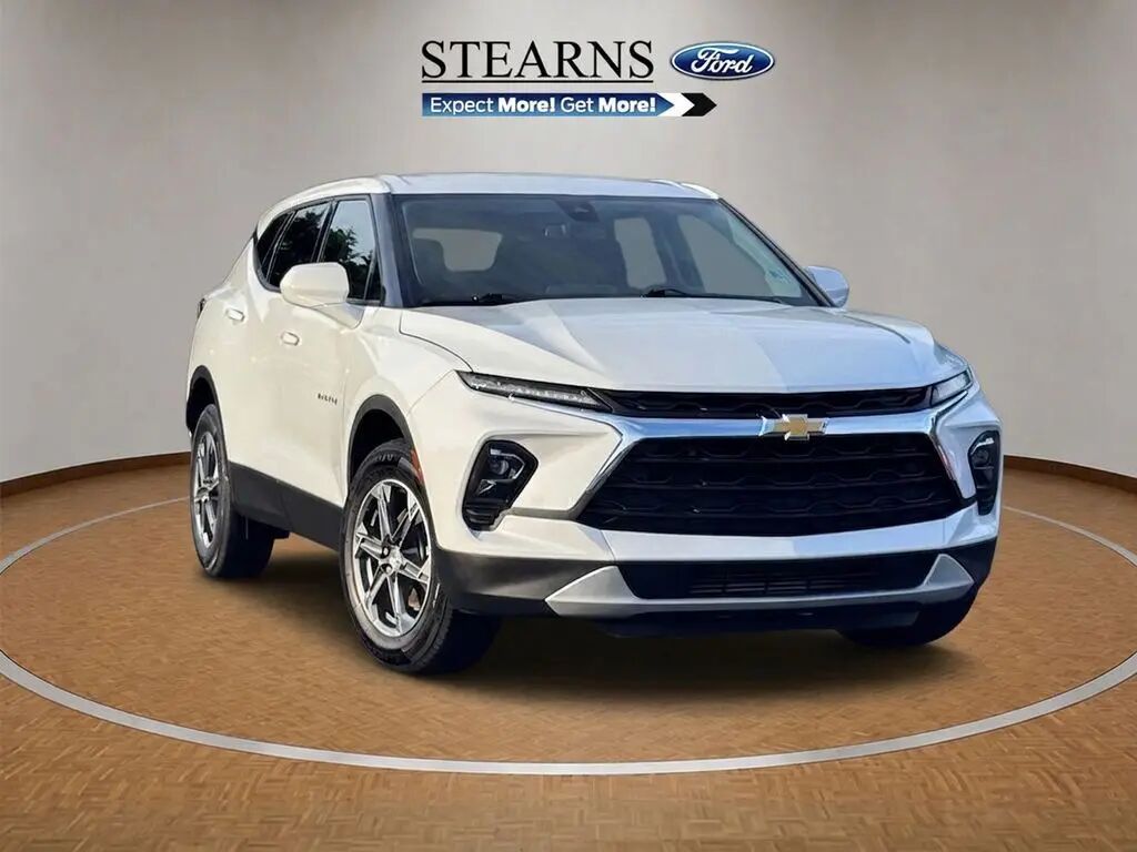 2025 Chevrolet Blazer LT — photo 1 of 13