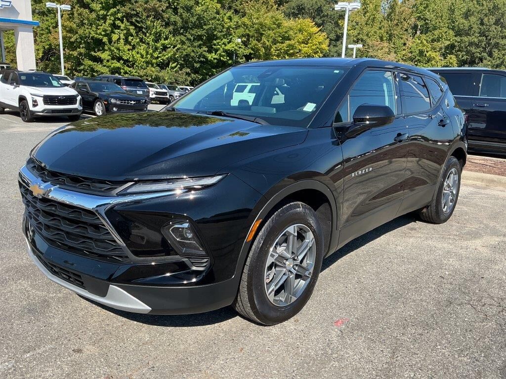 2025 Chevrolet Blazer LT — photo 1 of 13