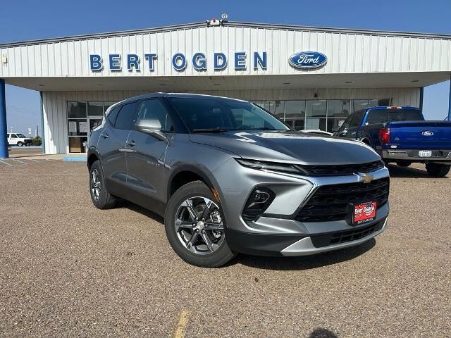 2025 Chevrolet Blazer LT — photo 1 of 26