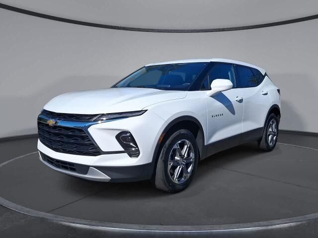 2025 Chevrolet Blazer LT — photo 1 of 26