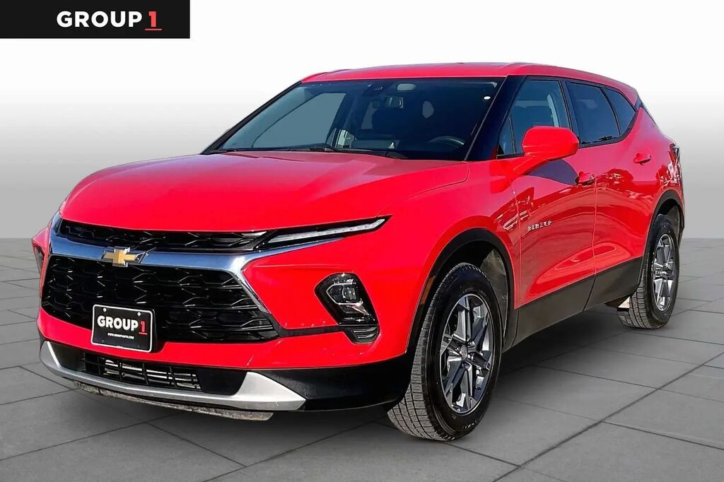 2025 Chevrolet Blazer LT — photo 1 of 13