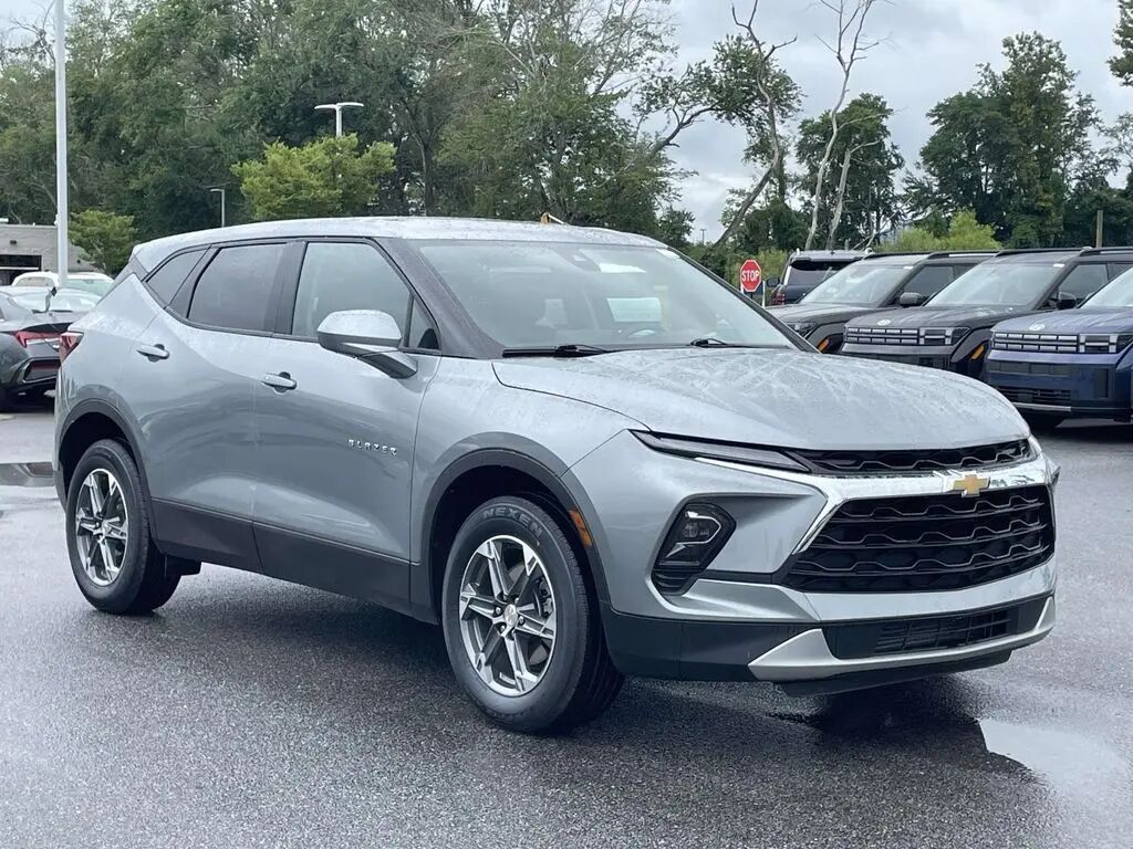 2025 Chevrolet Blazer LT — photo 1 of 16