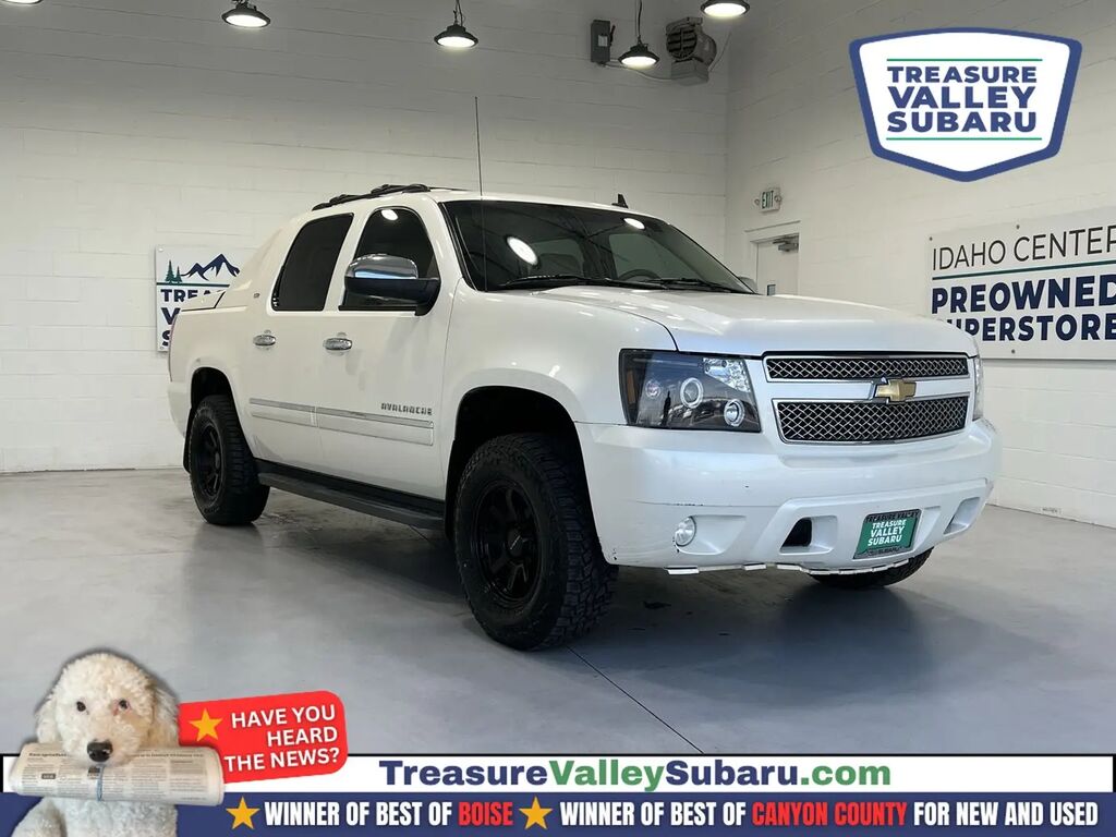 2011 Chevrolet Avalanche LTZ — photo 1 of 13