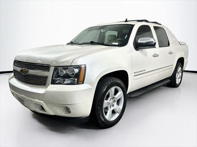 2011 Chevrolet Avalanche LTZ — photo 1 of 26