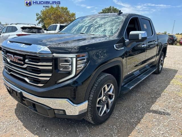 2023 GMC Sierra 1500 SLT — photo 1 of 13