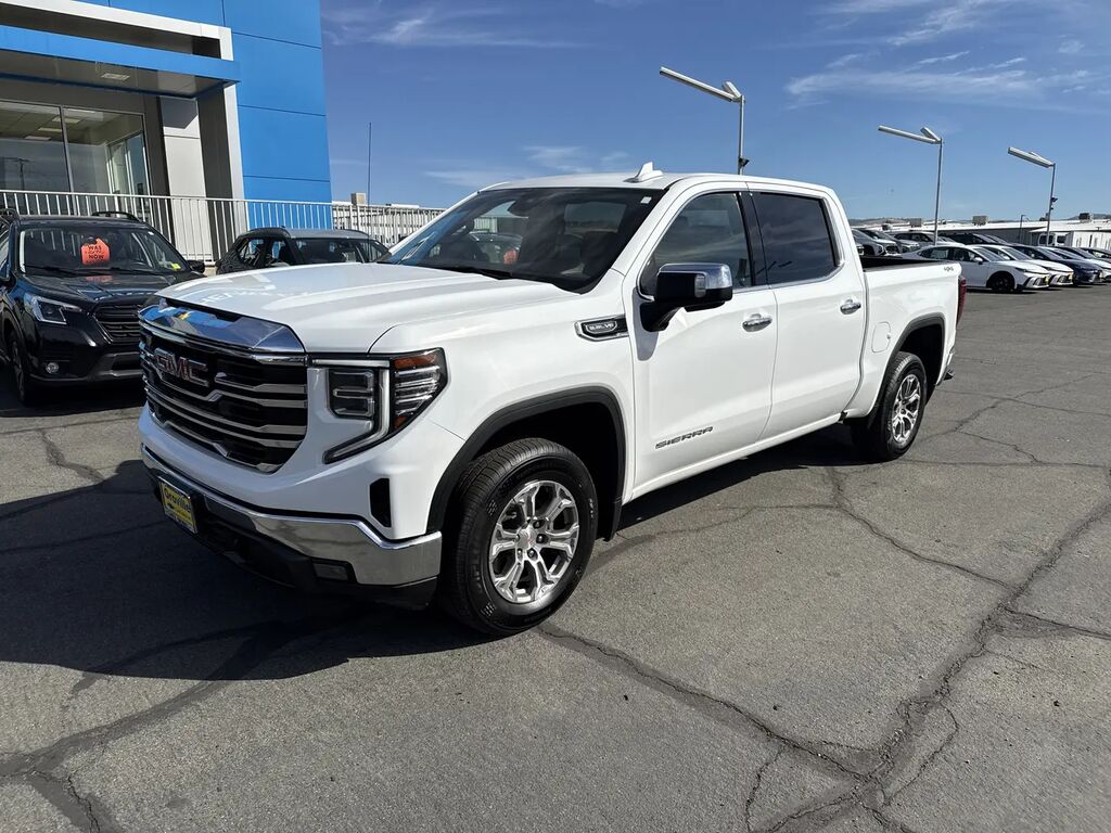 2025 GMC Sierra 1500 SLT — photo 1 of 13
