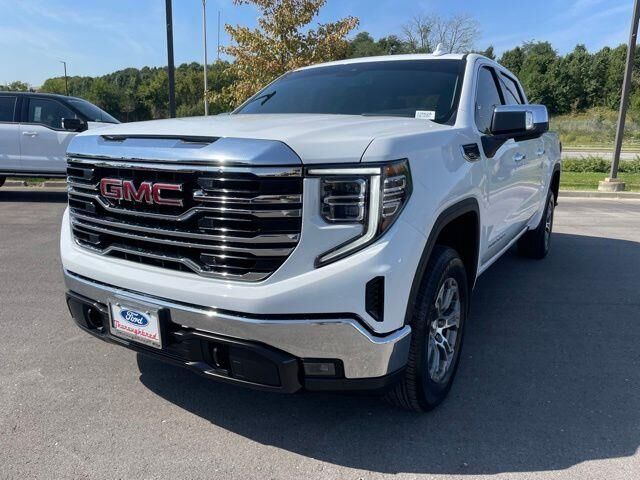 2023 GMC Sierra 1500 SLT — photo 1 of 8