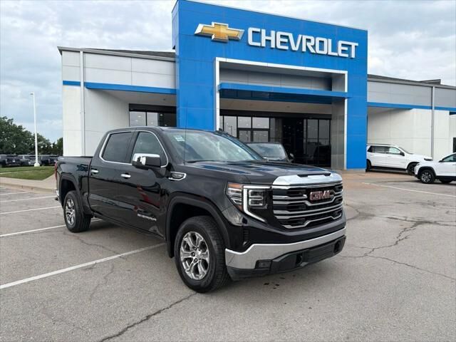 2025 GMC Sierra 1500 SLT — photo 1 of 18