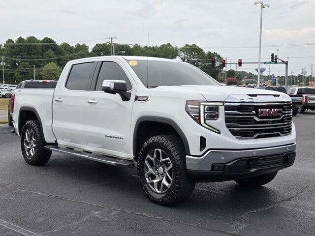 2022 GMC Sierra 1500 SLT — photo 1 of 2
