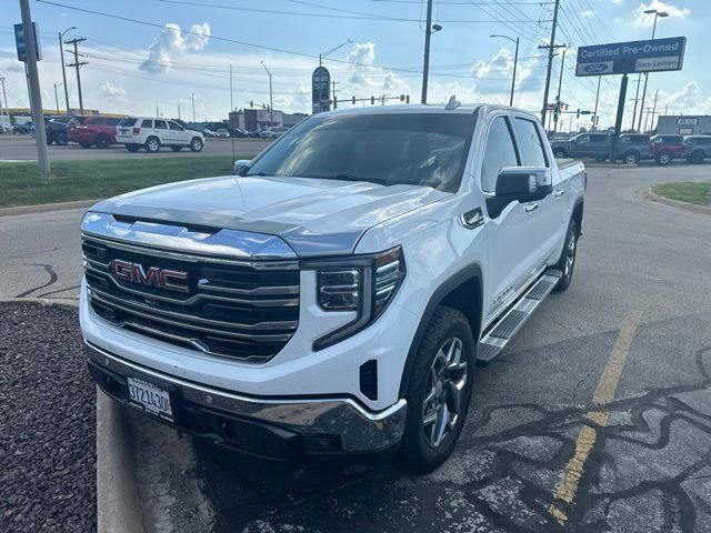 2022 GMC Sierra 1500 SLT — photo 1 of 40