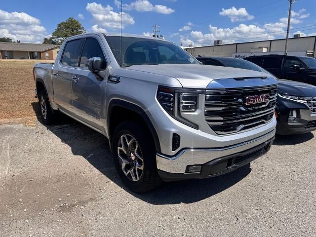 2022 GMC Sierra 1500 SLT — photo 1 of 8