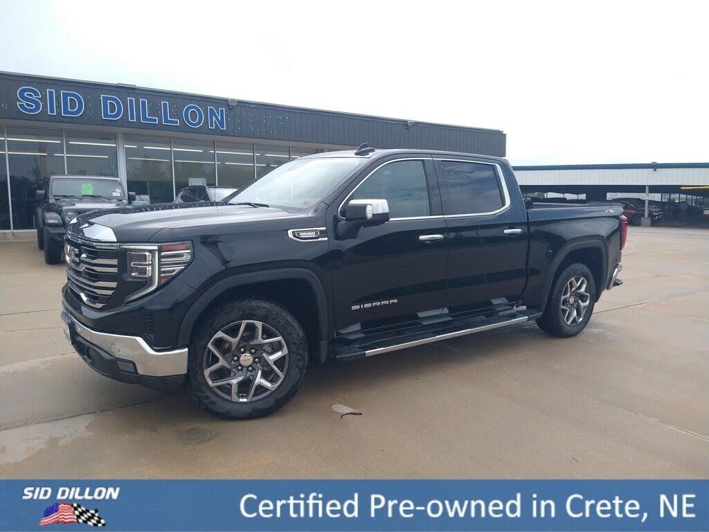 2022 GMC Sierra 1500 SLT — photo 1 of 2