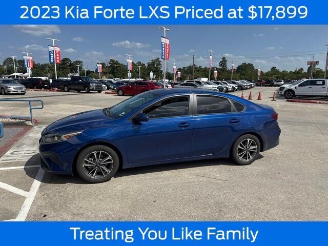 2023 Kia Forte LXS — photo 1 of 26
