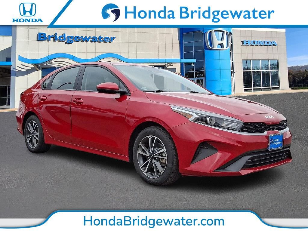 2024 Kia Forte LXS — photo 1 of 13