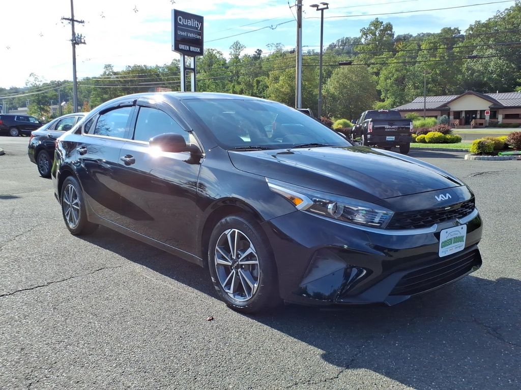 2023 Kia Forte LXS — photo 1 of 13
