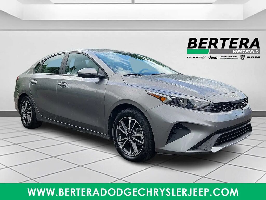 2023 Kia Forte LXS — photo 1 of 13