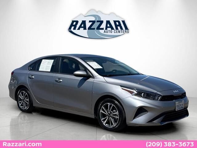 2023 Kia Forte LXS — photo 1 of 13