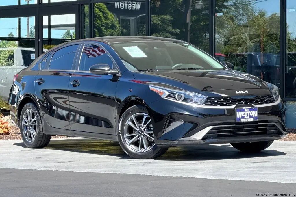 2023 Kia Forte LXS — photo 1 of 13