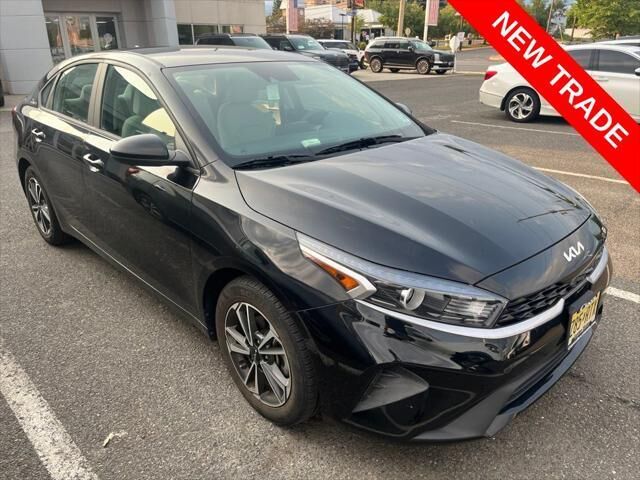 2023 Kia Forte LXS — photo 1 of 22