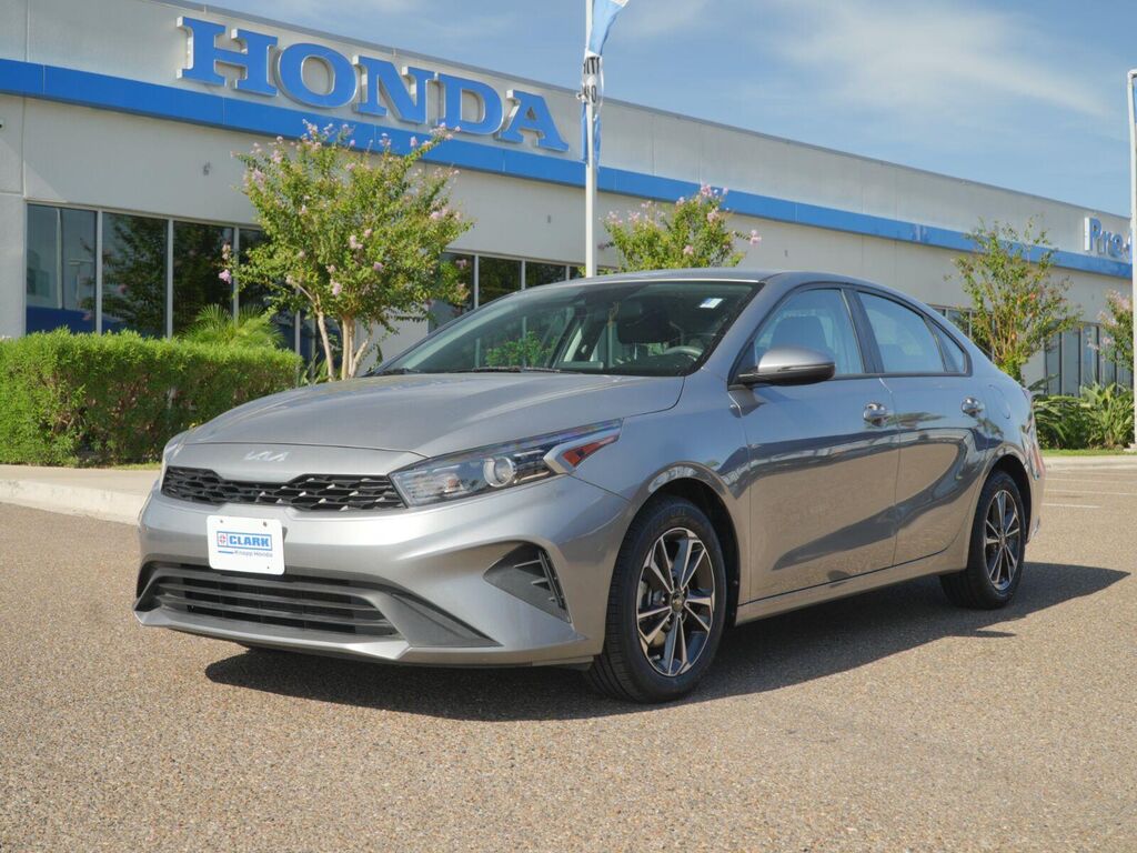 2023 Kia Forte LXS — photo 1 of 19