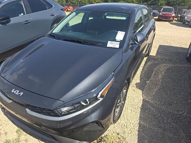 2024 Kia Forte LXS — photo 1 of 4