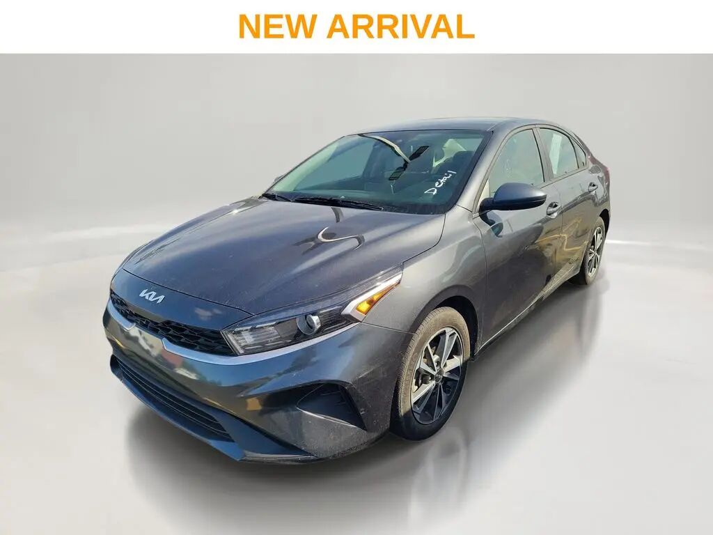 2024 Kia Forte LXS — photo 1 of 8