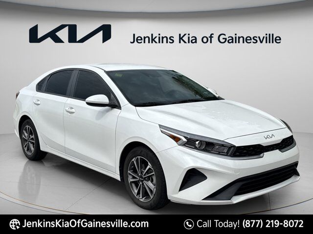 2023 Kia Forte LXS — photo 1 of 13