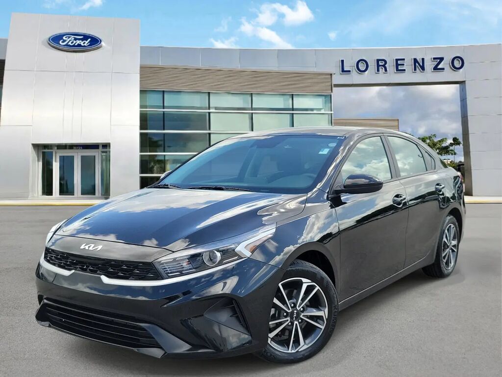 2023 Kia Forte LXS — photo 1 of 21