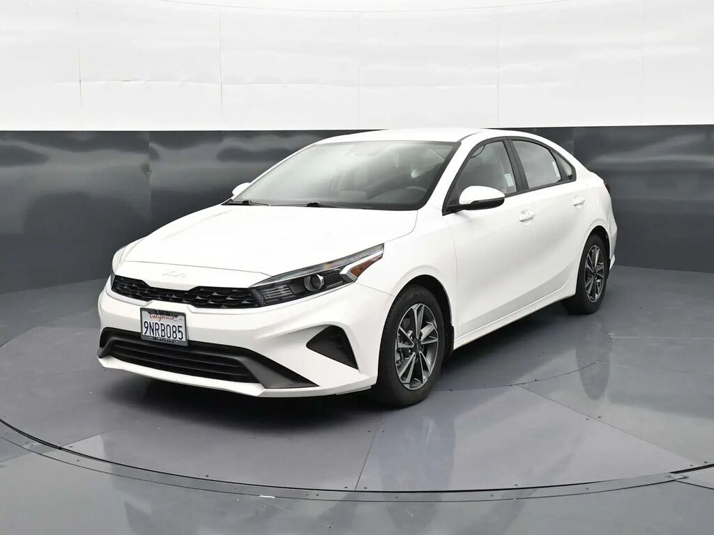 2024 Kia Forte LXS — photo 1 of 13