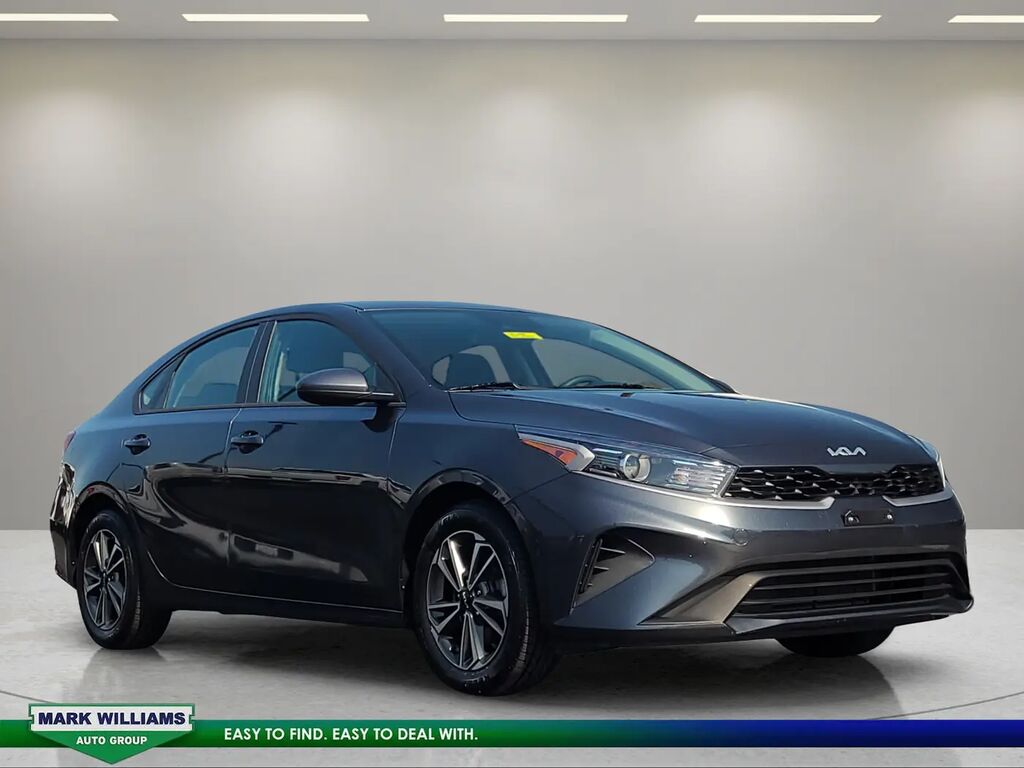 2023 Kia Forte LXS — photo 1 of 12