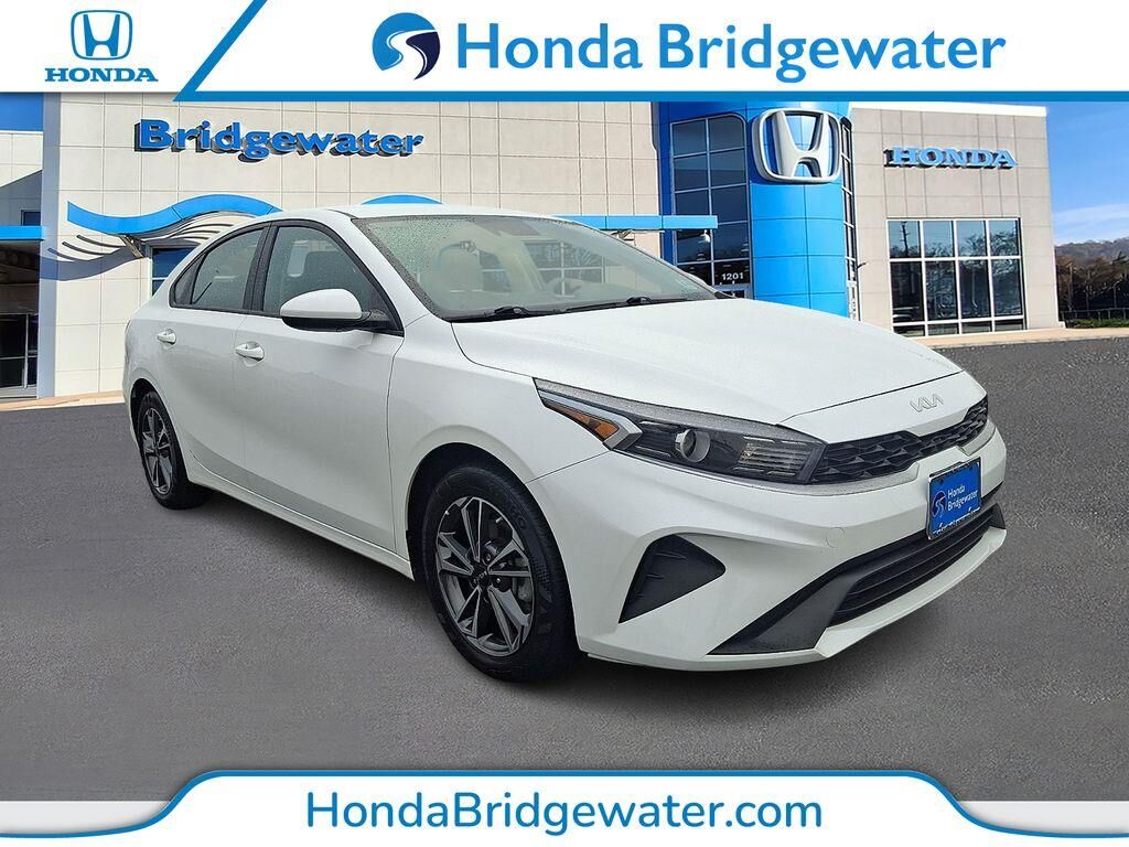 2023 Kia Forte LXS — photo 1 of 14