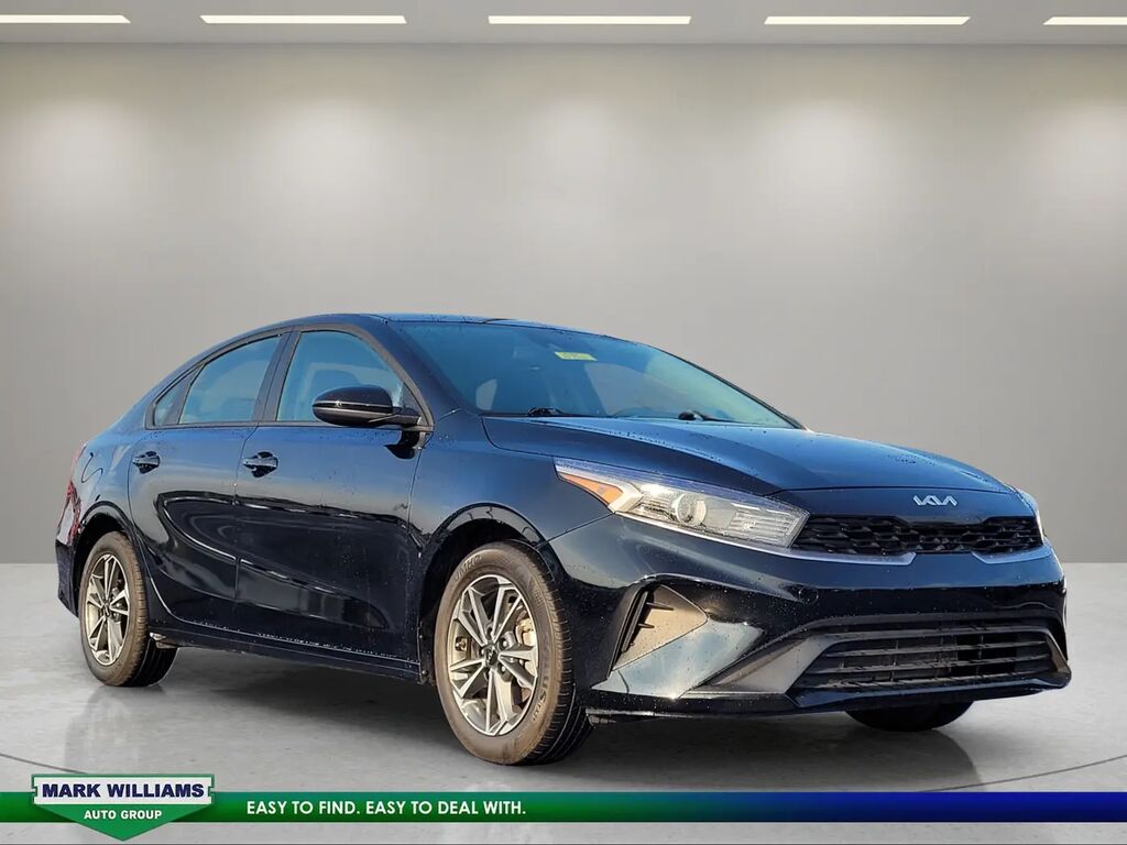 2023 Kia Forte LXS — photo 1 of 12