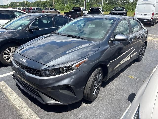 2024 Kia Forte LXS — photo 1 of 28